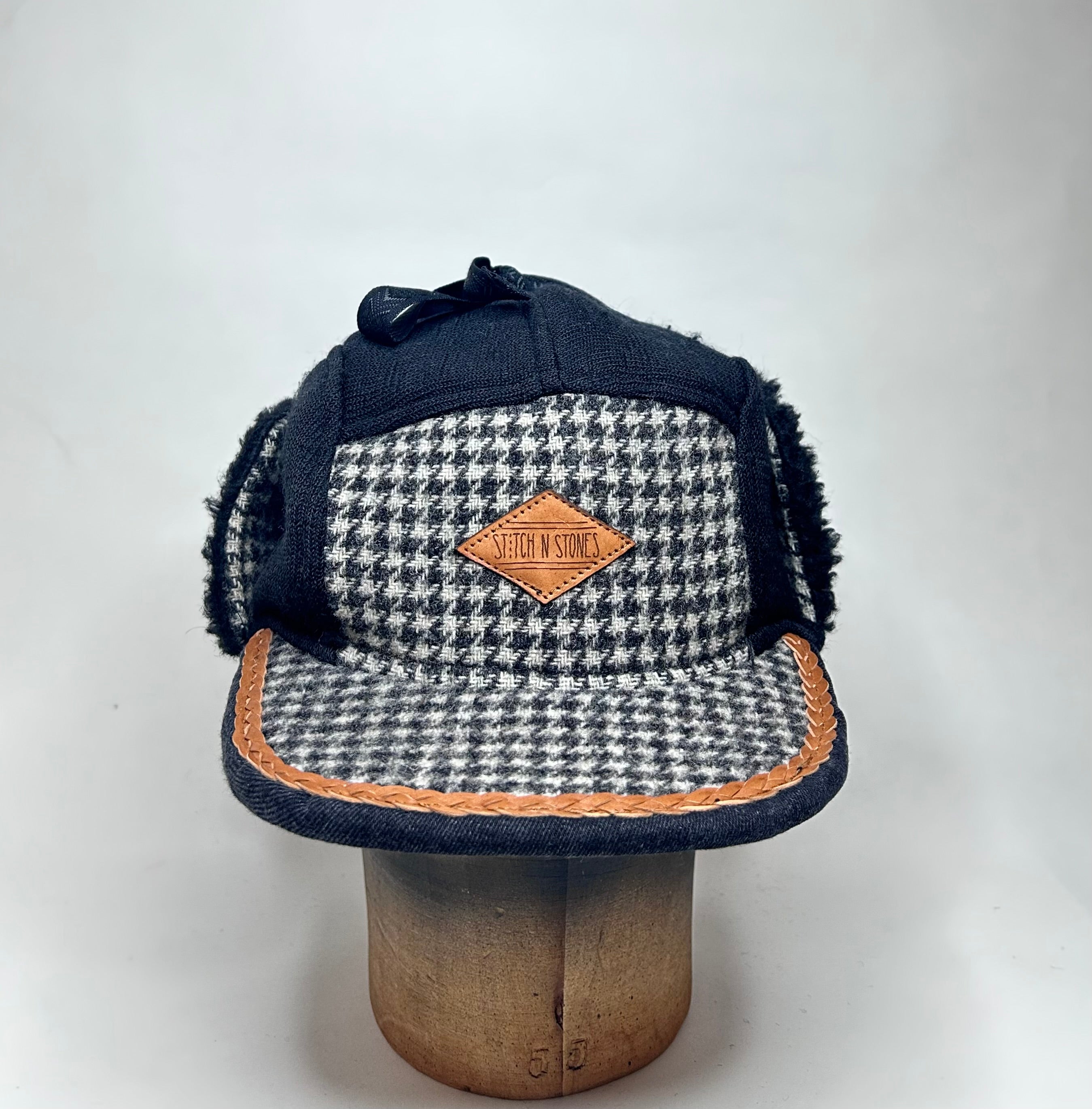 Vinterkeps 59-60cm - svart/rutig ull