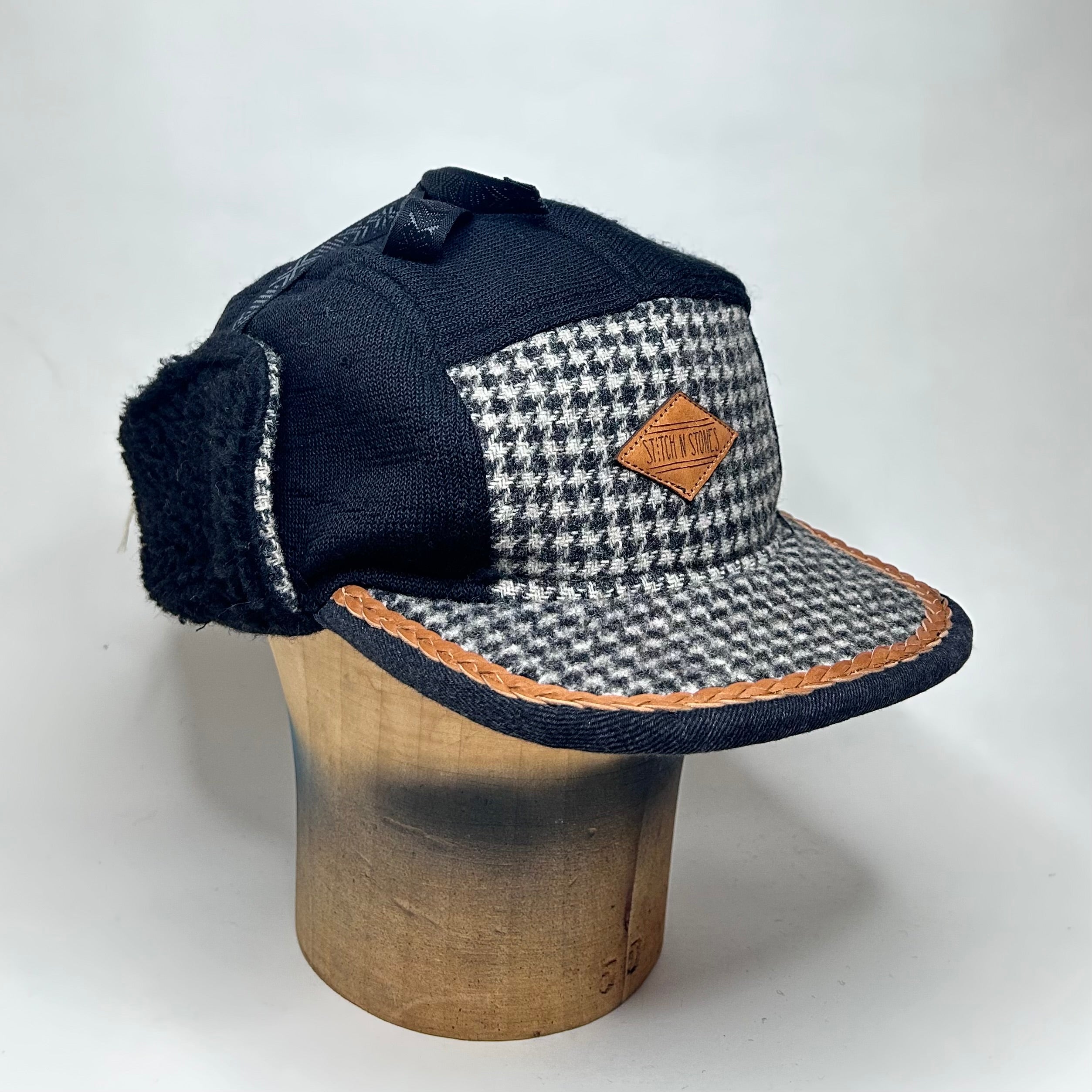 Vinterkeps 59-60cm - svart/rutig ull