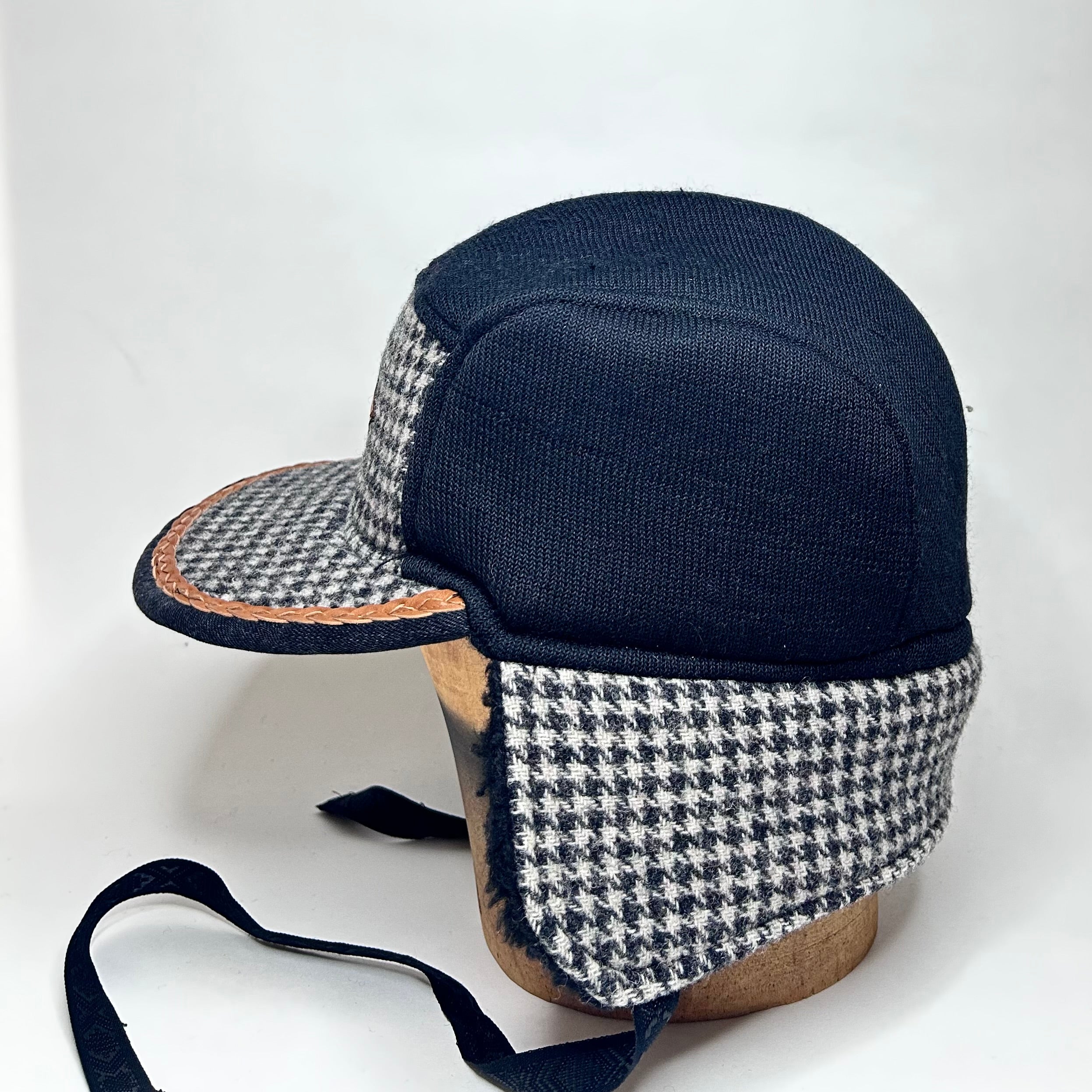 Vinterkeps 59-60cm - svart/rutig ull