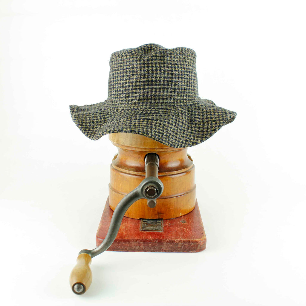 Hat square navy/gold