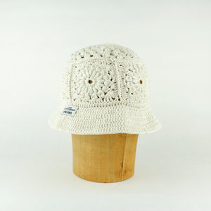 handgjord virkad vit hatt, handmade crochet hat white